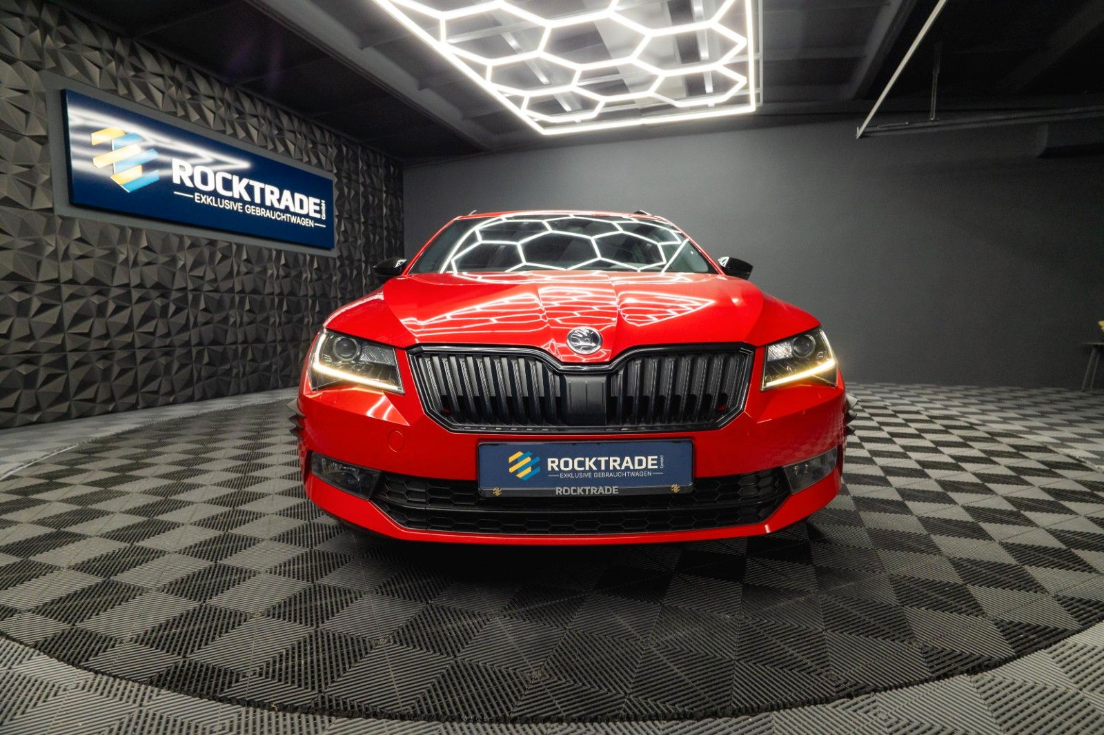 Fahrzeugabbildung SKODA Superb 1.8 TSI Combi Sportline | DAB | Alcantara