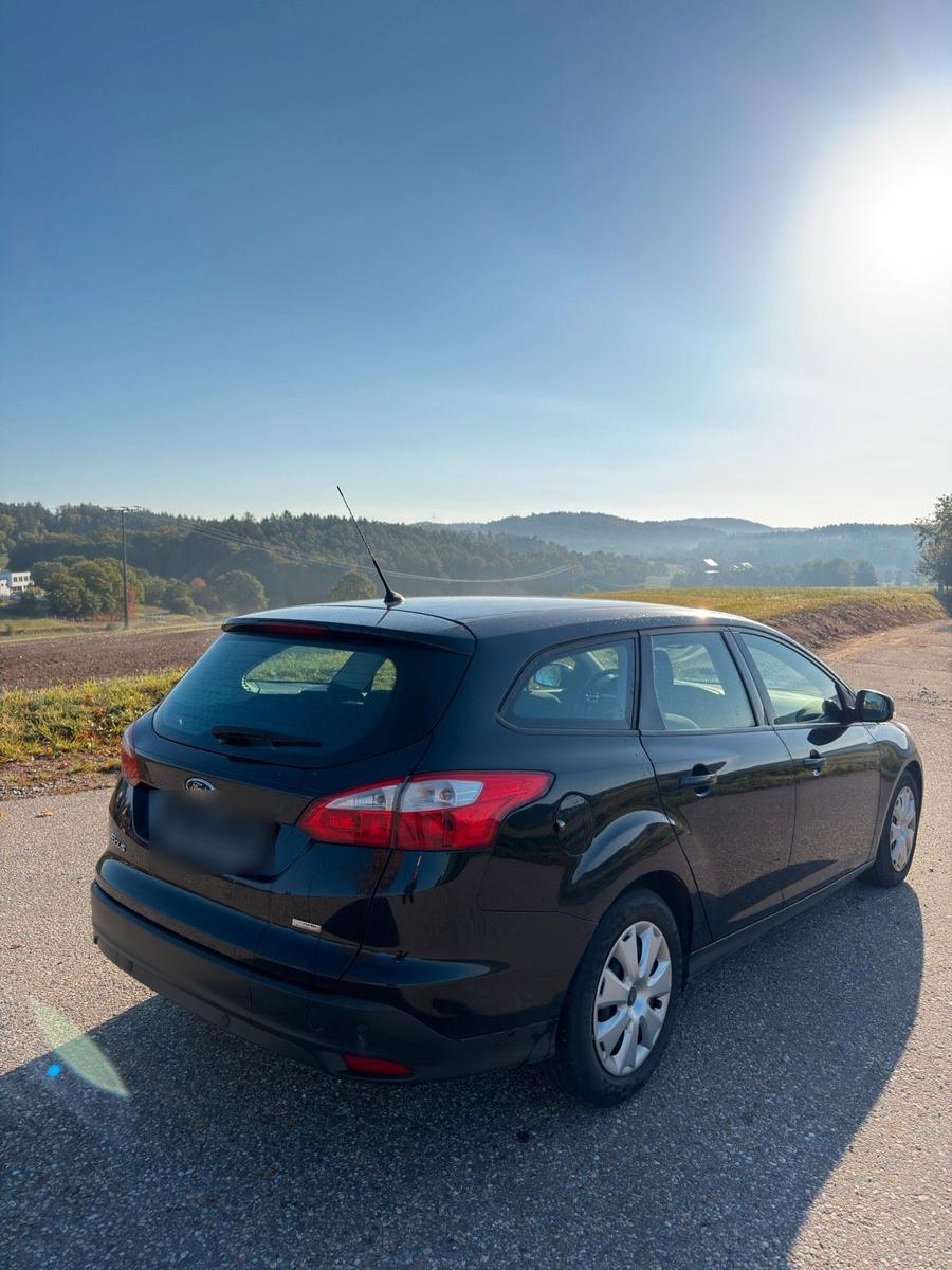 Ford Focus 2011 — салон
