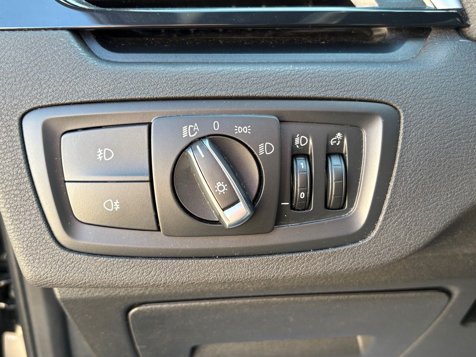 Fahrzeugabbildung BMW X1 sDrive18d Aut. Navi Leder M SPORTLENKRAD 1.HD