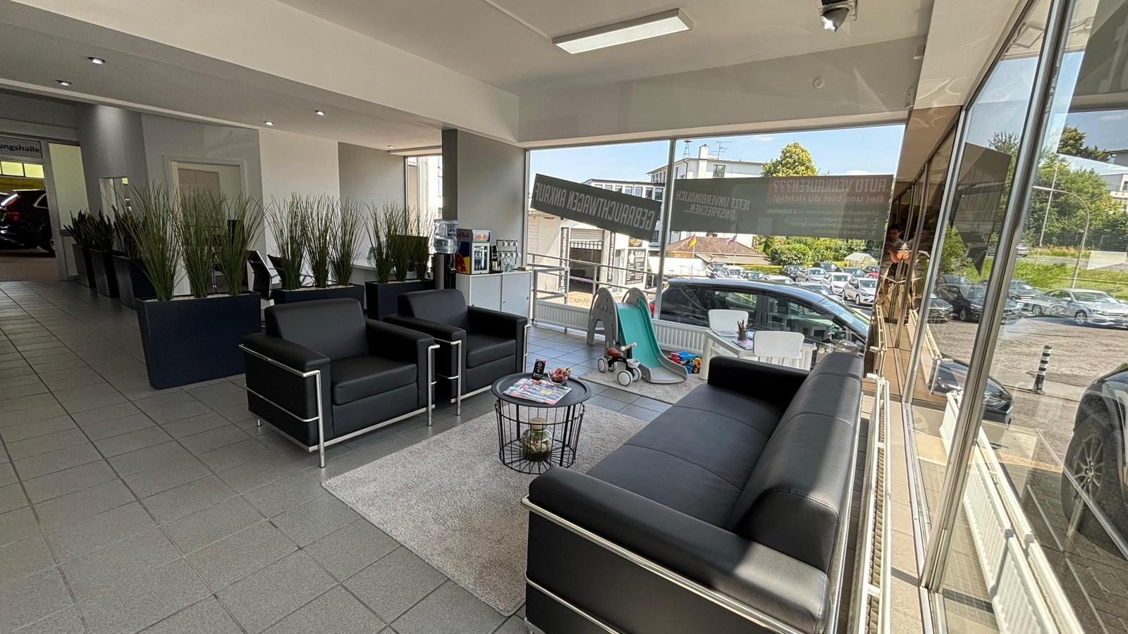 showroom-image-top