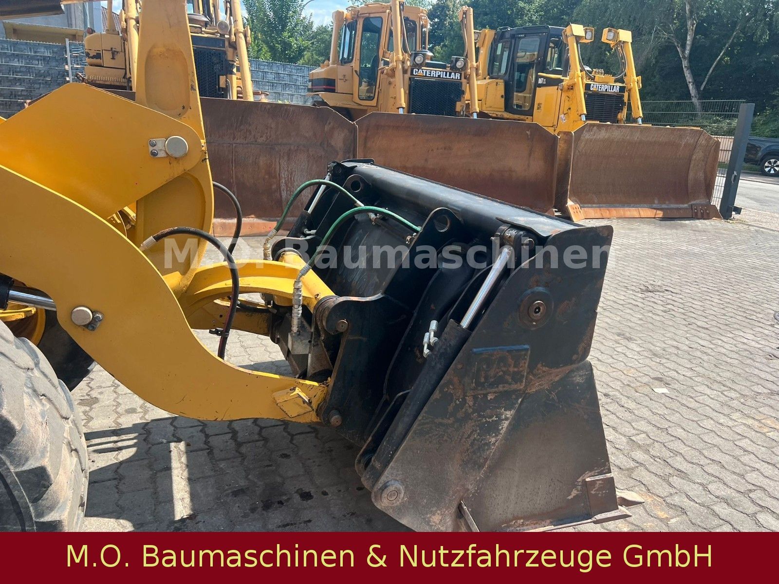 Fahrzeugabbildung CAT 906 H -2 / Klappschauefl / Gabel / SW/