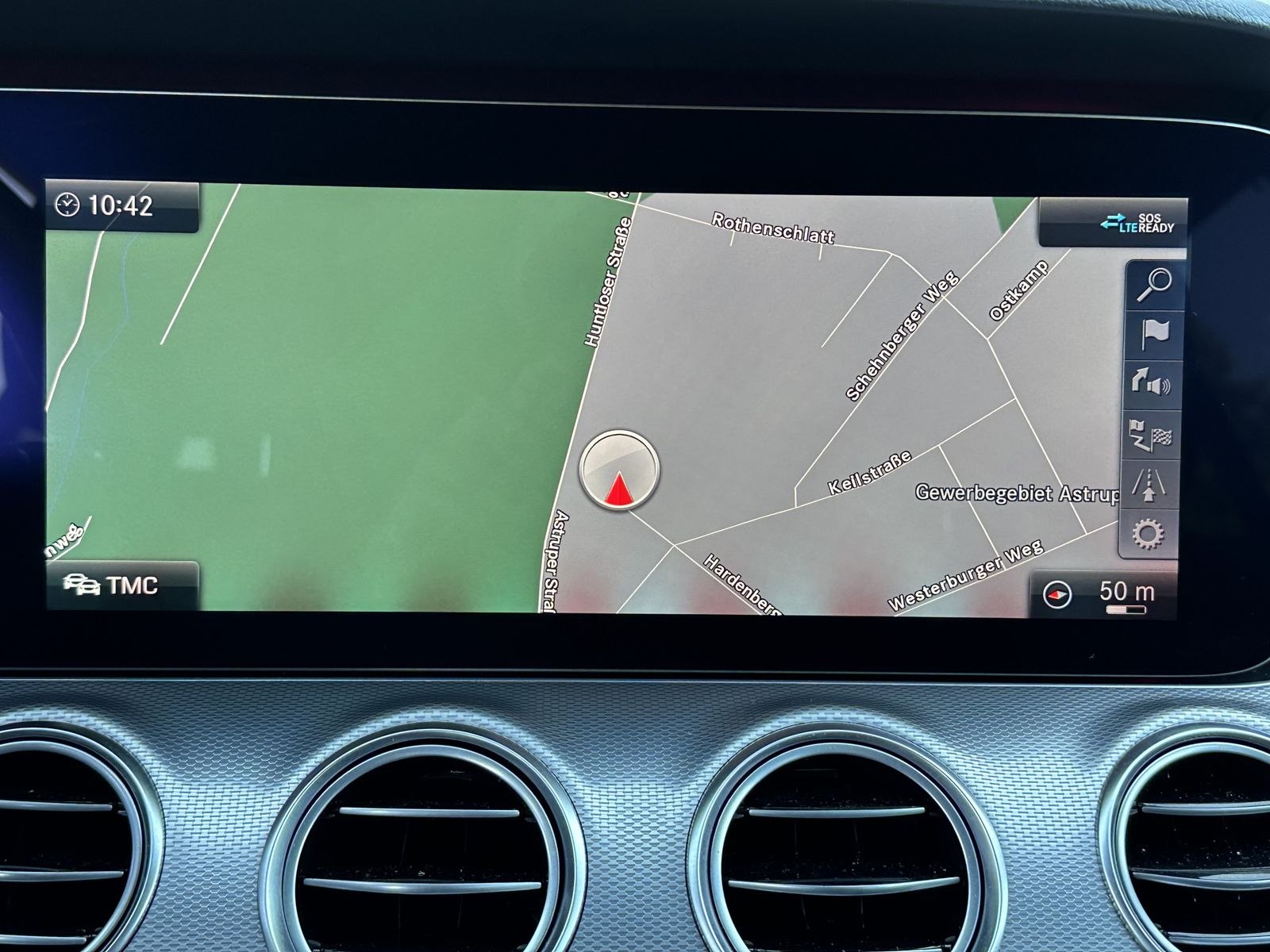 Fahrzeugabbildung Mercedes-Benz E 300de T AMG-Line NAV+LED+AHK+KAMERA+WIDESCREEN