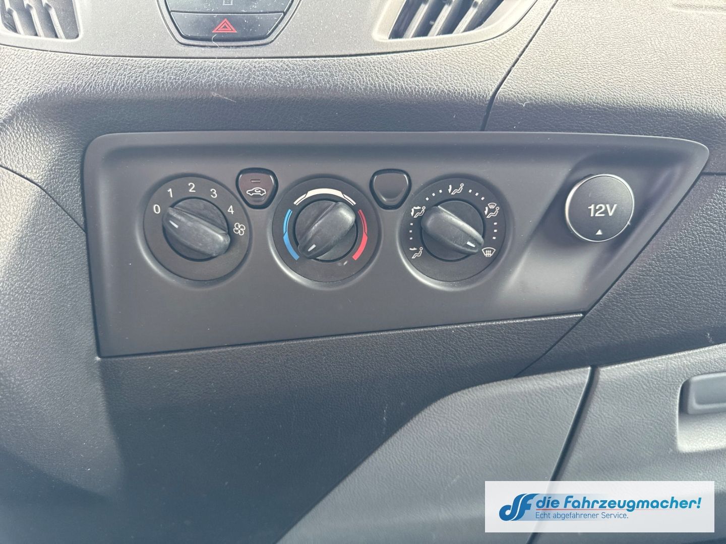 Fahrzeugabbildung Ford Transit Custom Kombi 300 L1 2.2 TDCi *1481