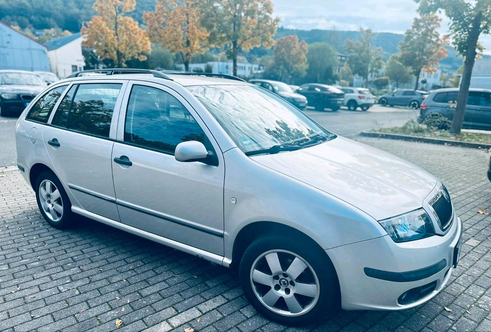 Skoda Fabia 2004 — вигляд ззаду