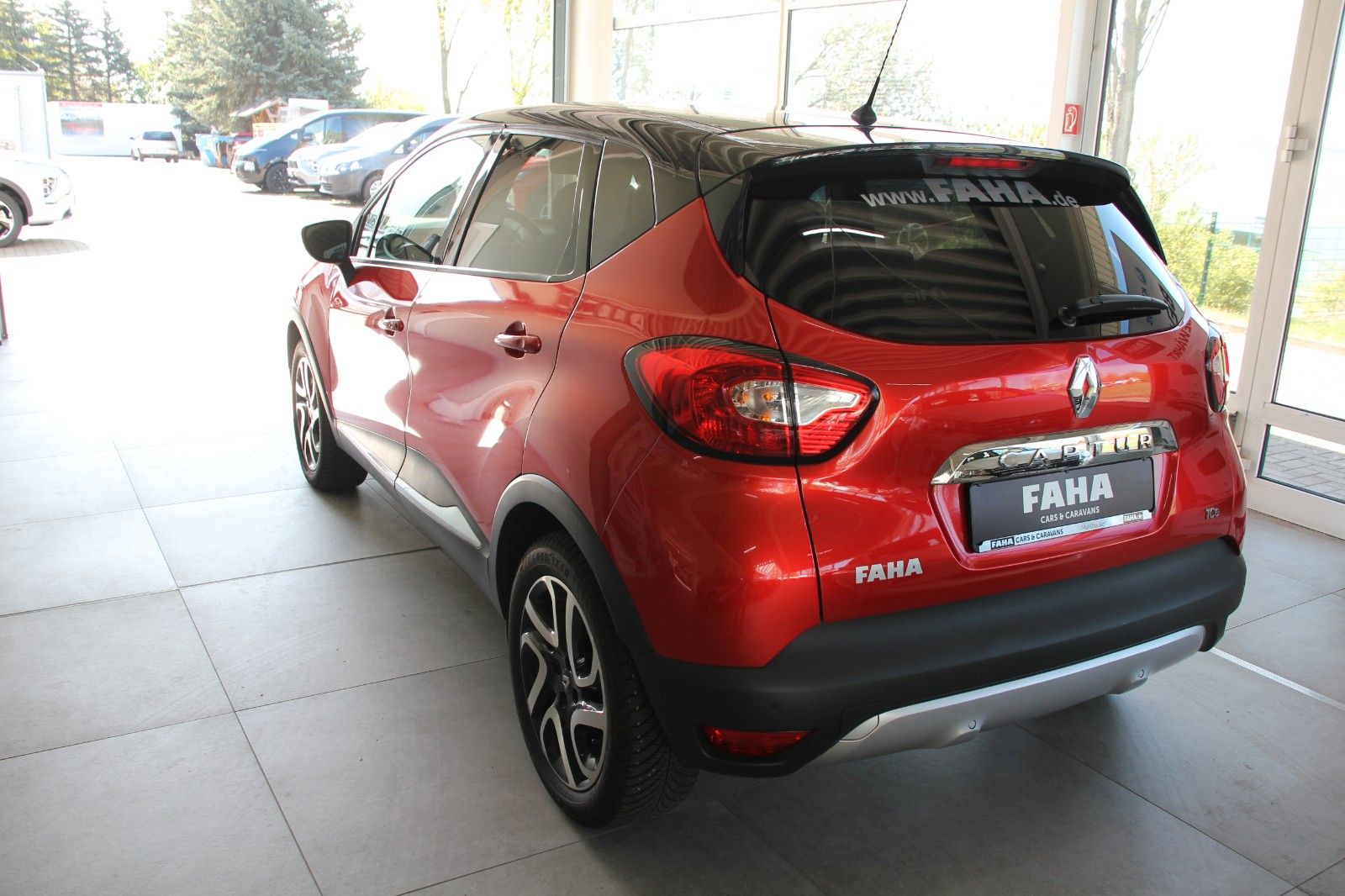 Fahrzeugabbildung Renault Captur Helly Hansen