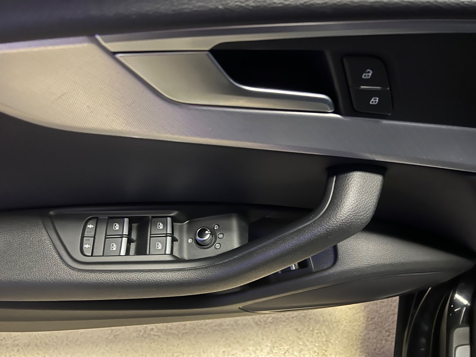 Fahrzeugabbildung Audi A4 2.0 TDI Avant sport *LEDER*AUTOMATIK*LED*