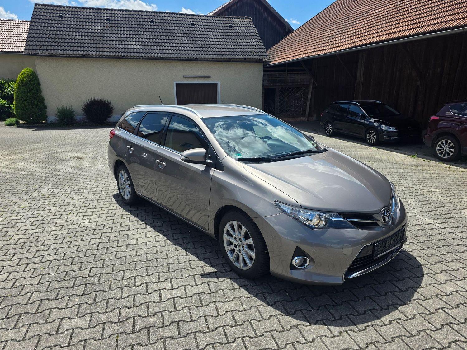 Toyota Auris Edition++Navi,++73000Km++