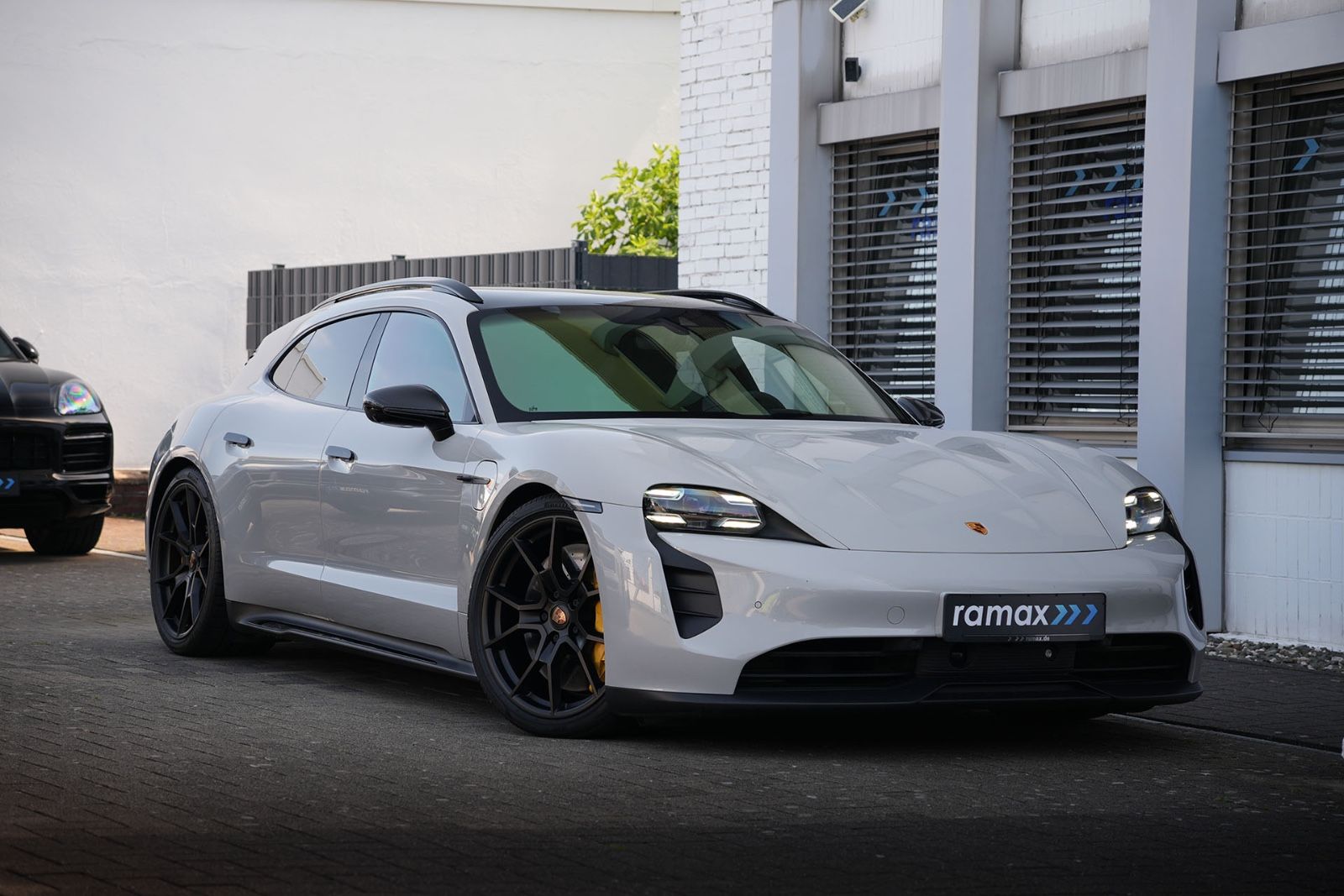 Porsche Taycan GTS Sport Turismo PCCB-PDCC-INNODRVE-VOLL