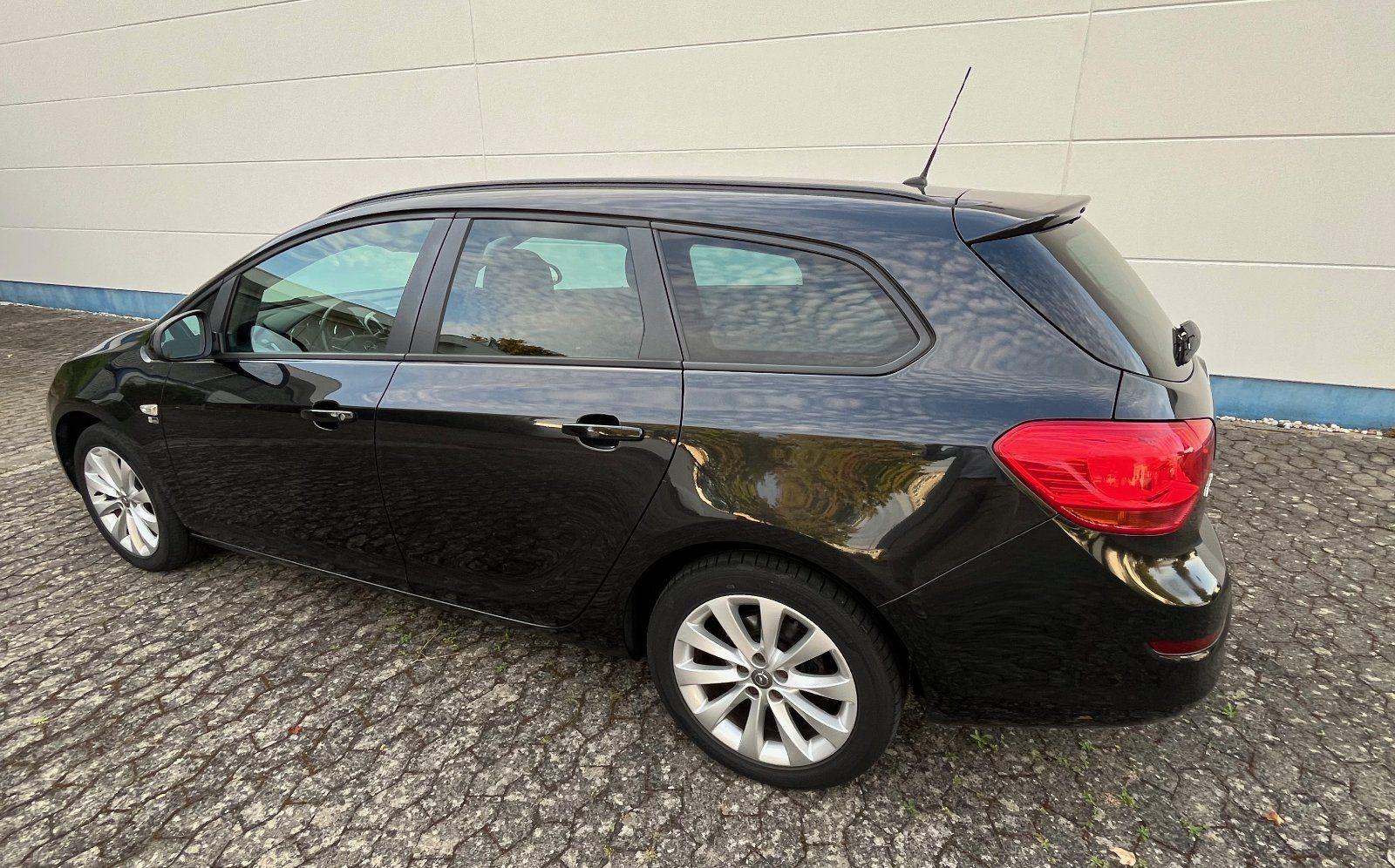 Opel Astra 2012 — photo 7