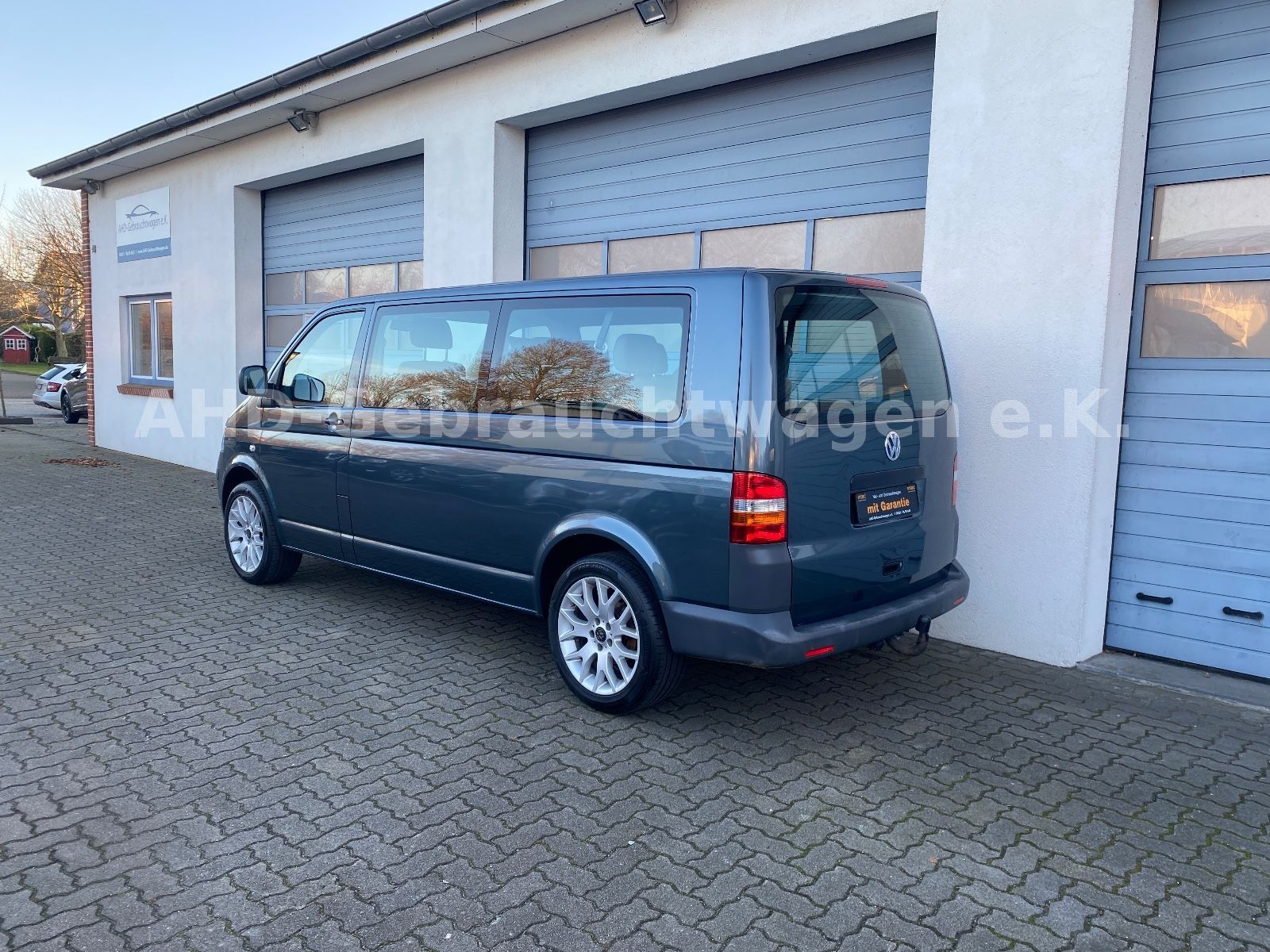 Fahrzeugabbildung Volkswagen T5 Langer Radstand 1.9 TDI 9-Sitzer Klima AHK