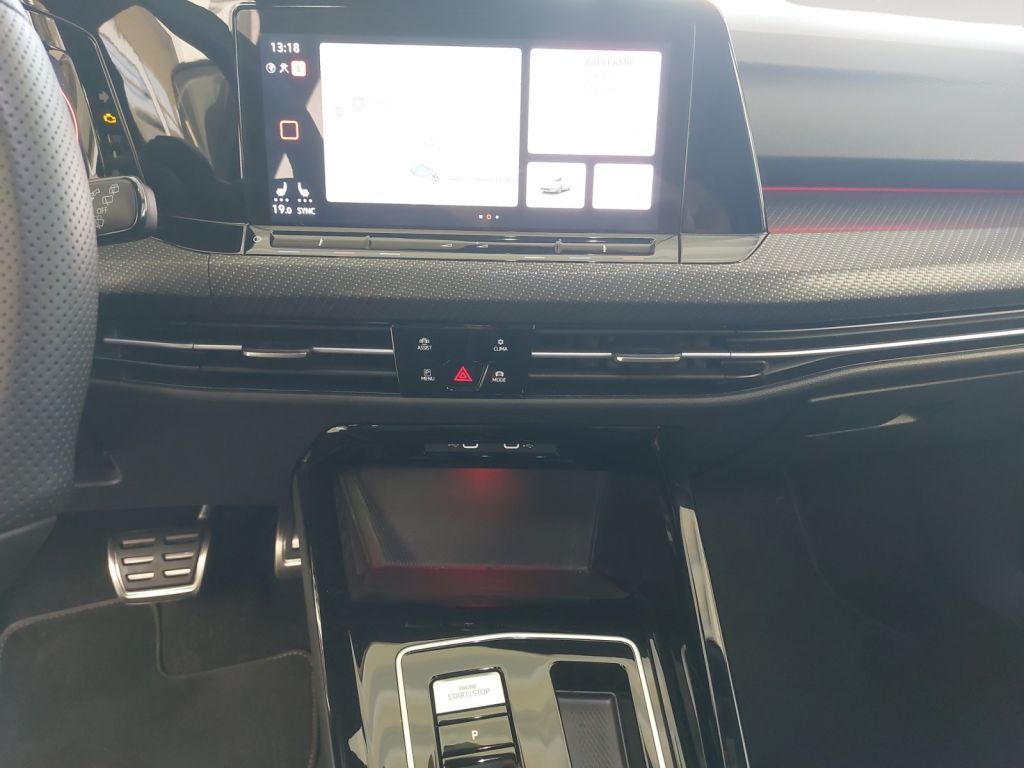 Fahrzeugabbildung Volkswagen Golf Variant 1.5 eTSI DSG R-Line LED-Matrix