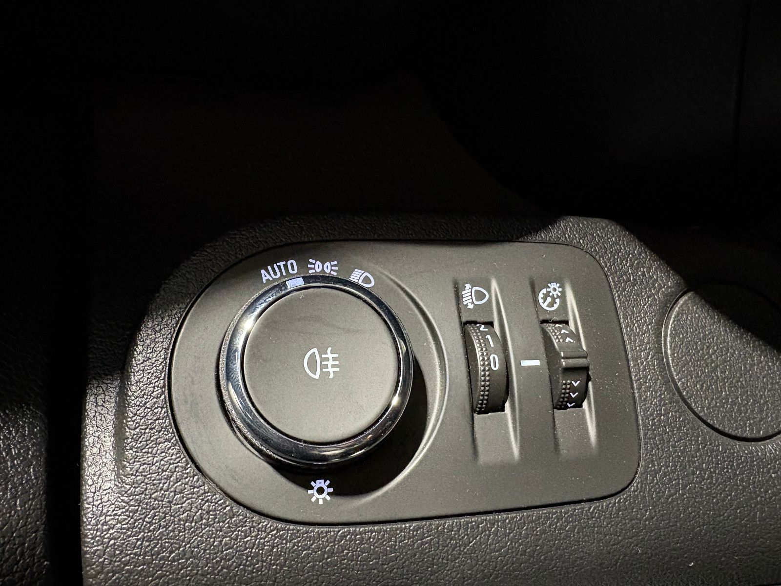 Fahrzeugabbildung Opel Combo E Cargo Edition/2-SITZ/APPLE/AHK/KLIMA