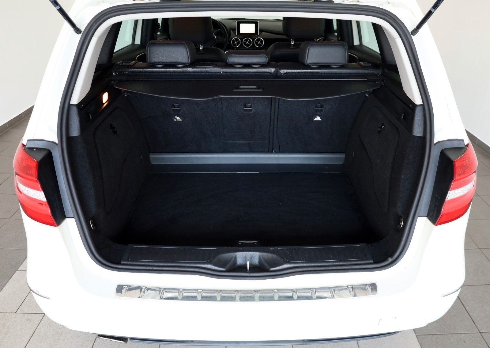 Fahrzeugabbildung Mercedes-Benz B 180 Leder,Navi,Xenon,SH,PDC,SR+WR