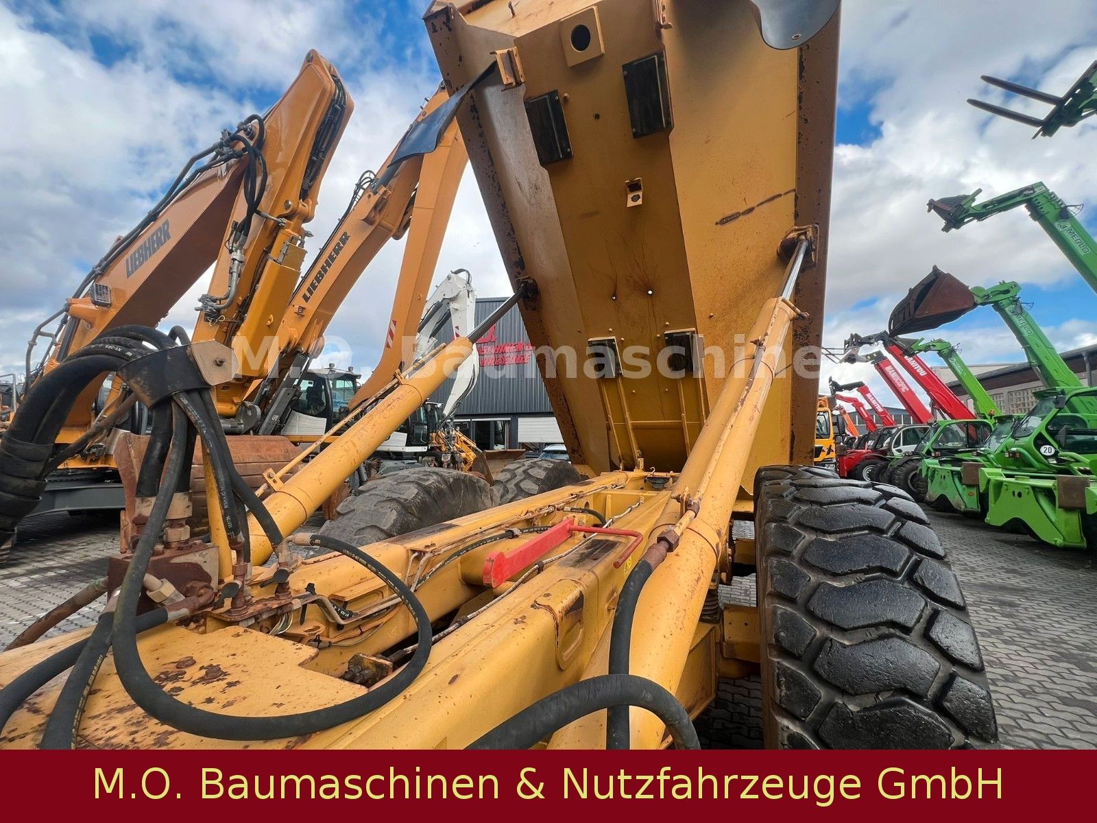 Fahrzeugabbildung CAT CAT 730 / Dumper /