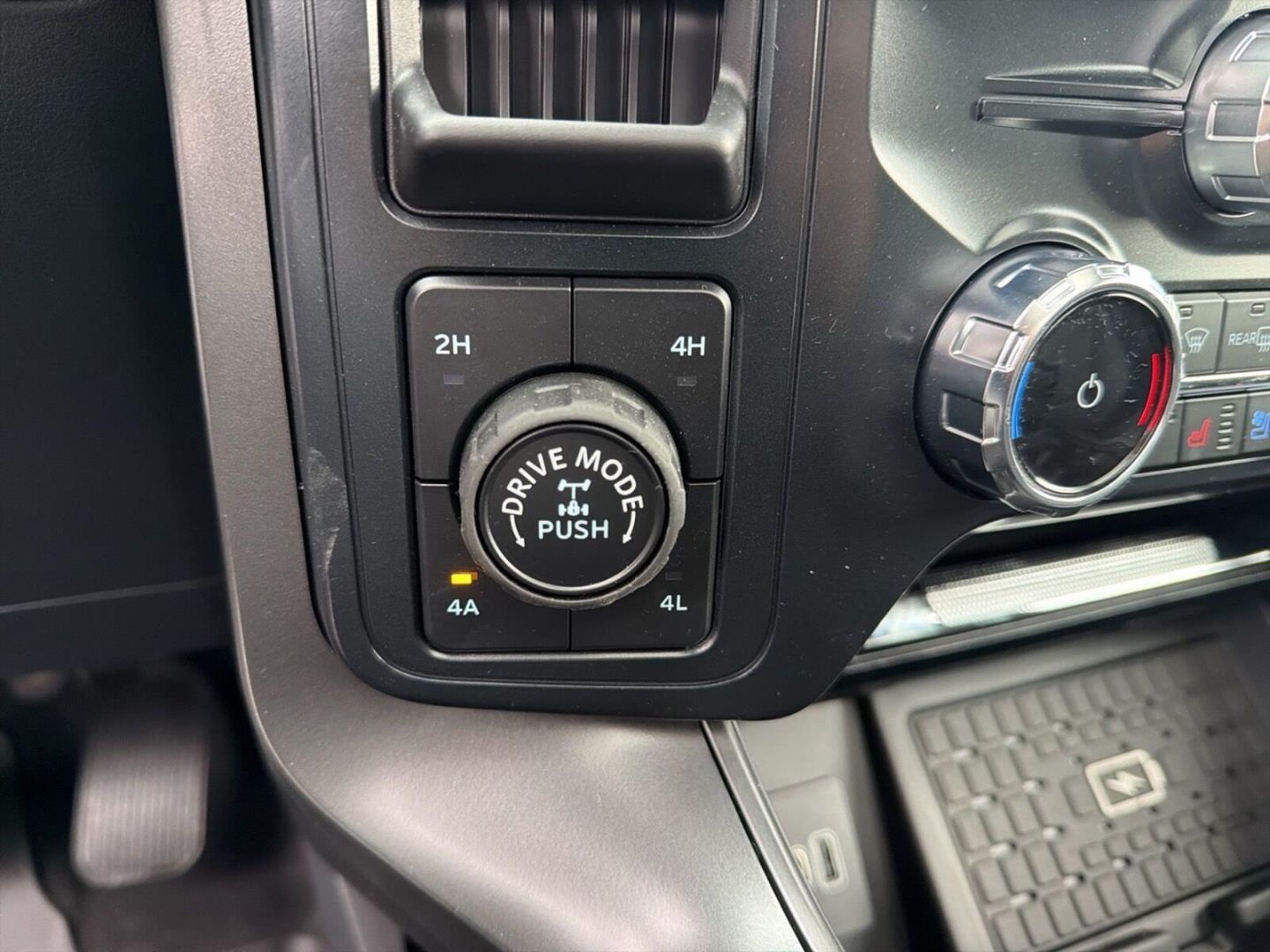 Fahrzeugabbildung Ford F 150 Lariat Black MY25 5,0-V8 4x4 SuperCrew-Vol