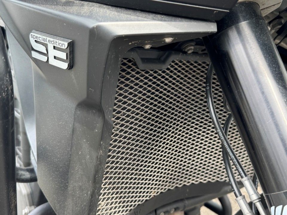 Fahrzeugabbildung Triumph Tiger 1200er Desert Edition Koffer Bügel Scheibe