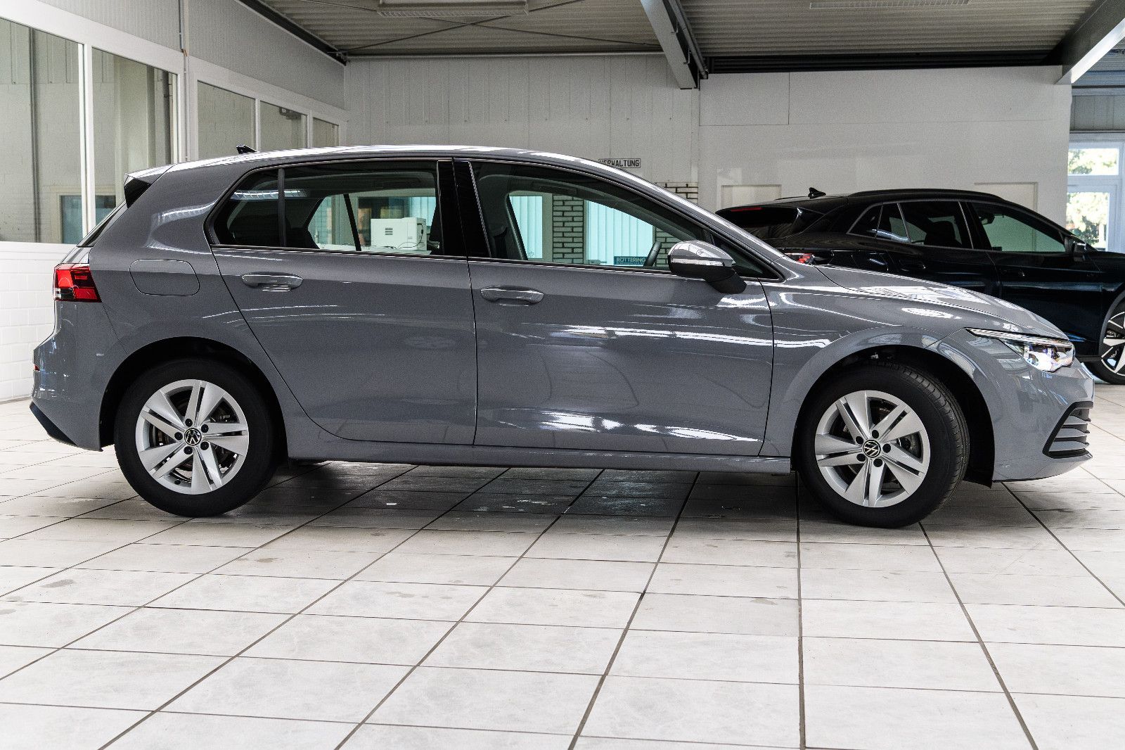 Fahrzeugabbildung Volkswagen Golf VIII Life +STHZ+LED+SHZ+NAVI+PANO+HEADUP