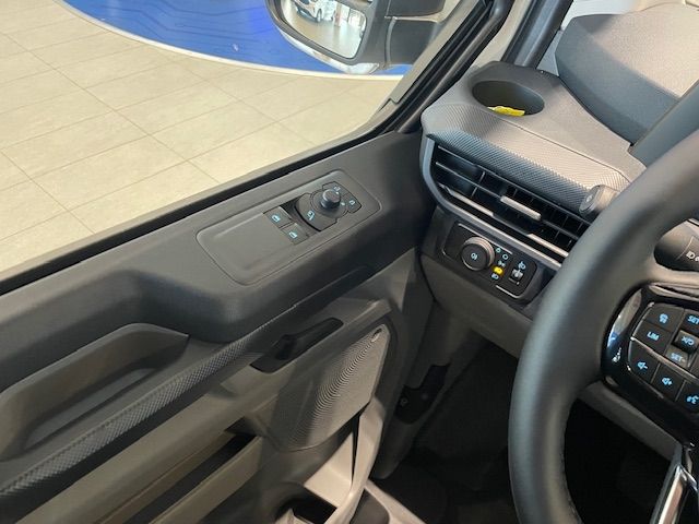 Fahrzeugabbildung Ford Transit Custom E 320 L2 Trend Doppelkabine RWD E