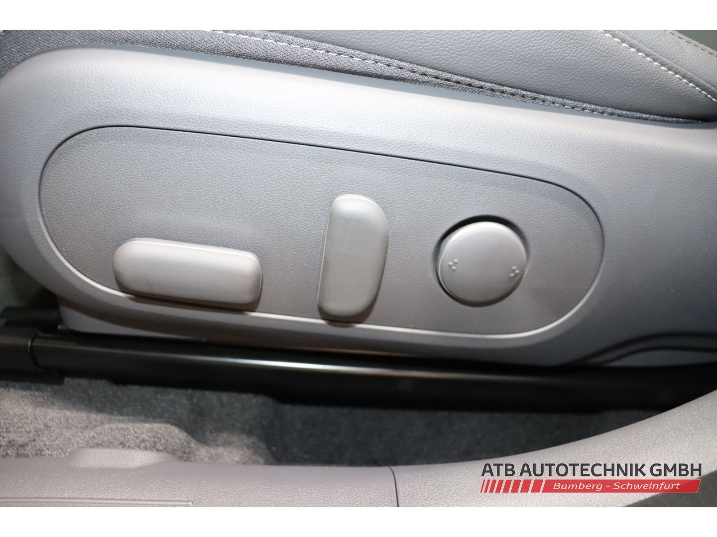 Fahrzeugabbildung Hyundai KONA Elektro MY26 65kWh 204 PS 2WD Prime HUD Nav