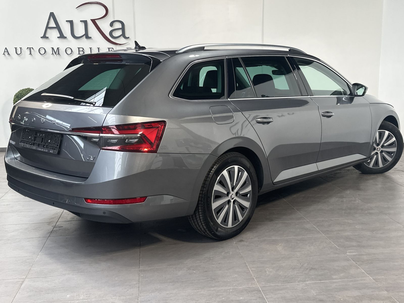 Fahrzeugabbildung SKODA Superb Combi 1.4 TSI iV Style DSG NAV+LED+ACC+VC