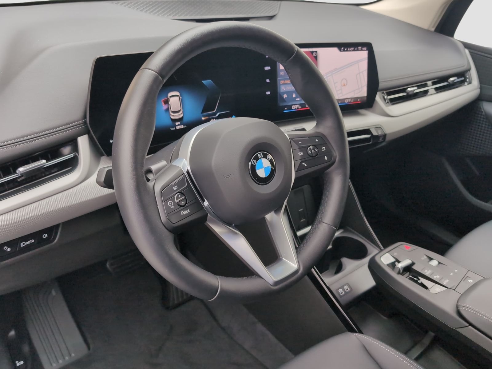 BMW 223 Active Tourer - Bild 12