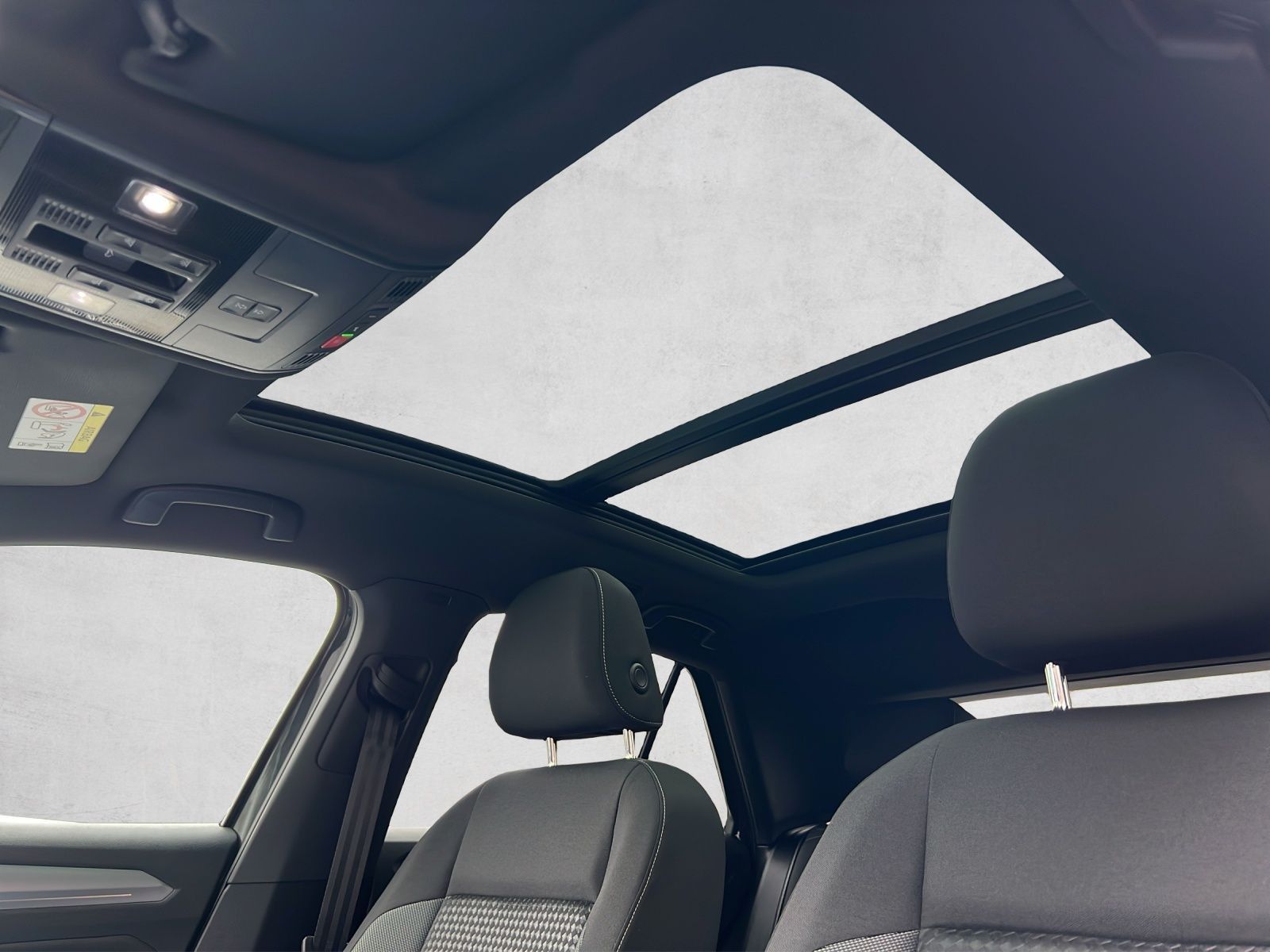 T-Roc Active 1.5 TSI DSG AHK*Navi*Pano*Standhzg.