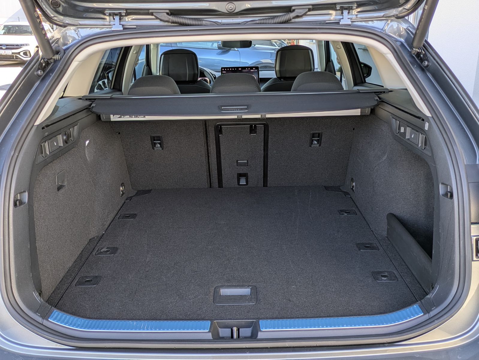 Fahrzeugabbildung SKODA Superb 2.0 TDI 4x4 Selection MATRIX*AHK*PANO*19"