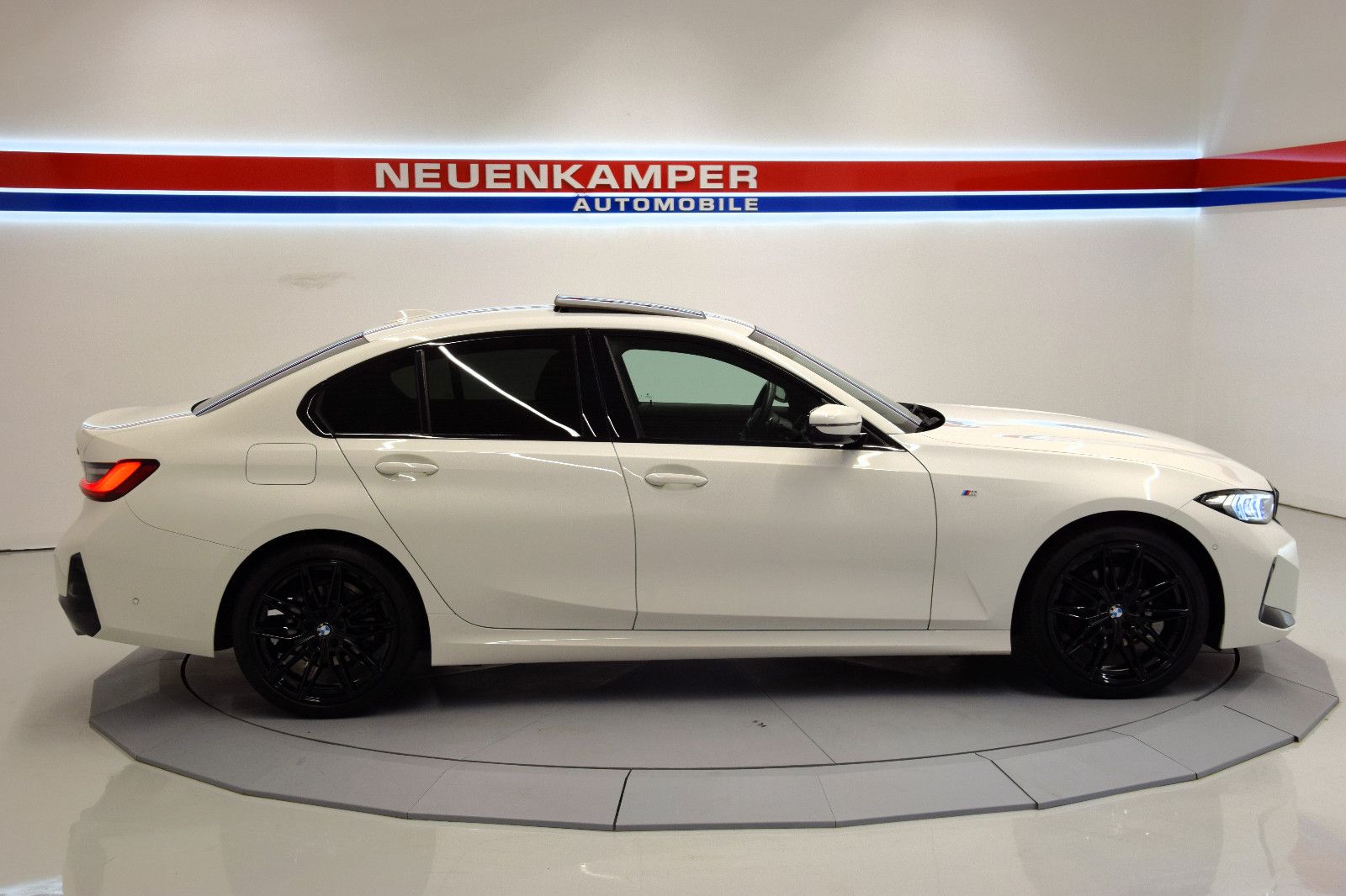 Fahrzeugabbildung BMW 320 d xDrive M Sport GSHD HeadUp ACC Kamera 19"