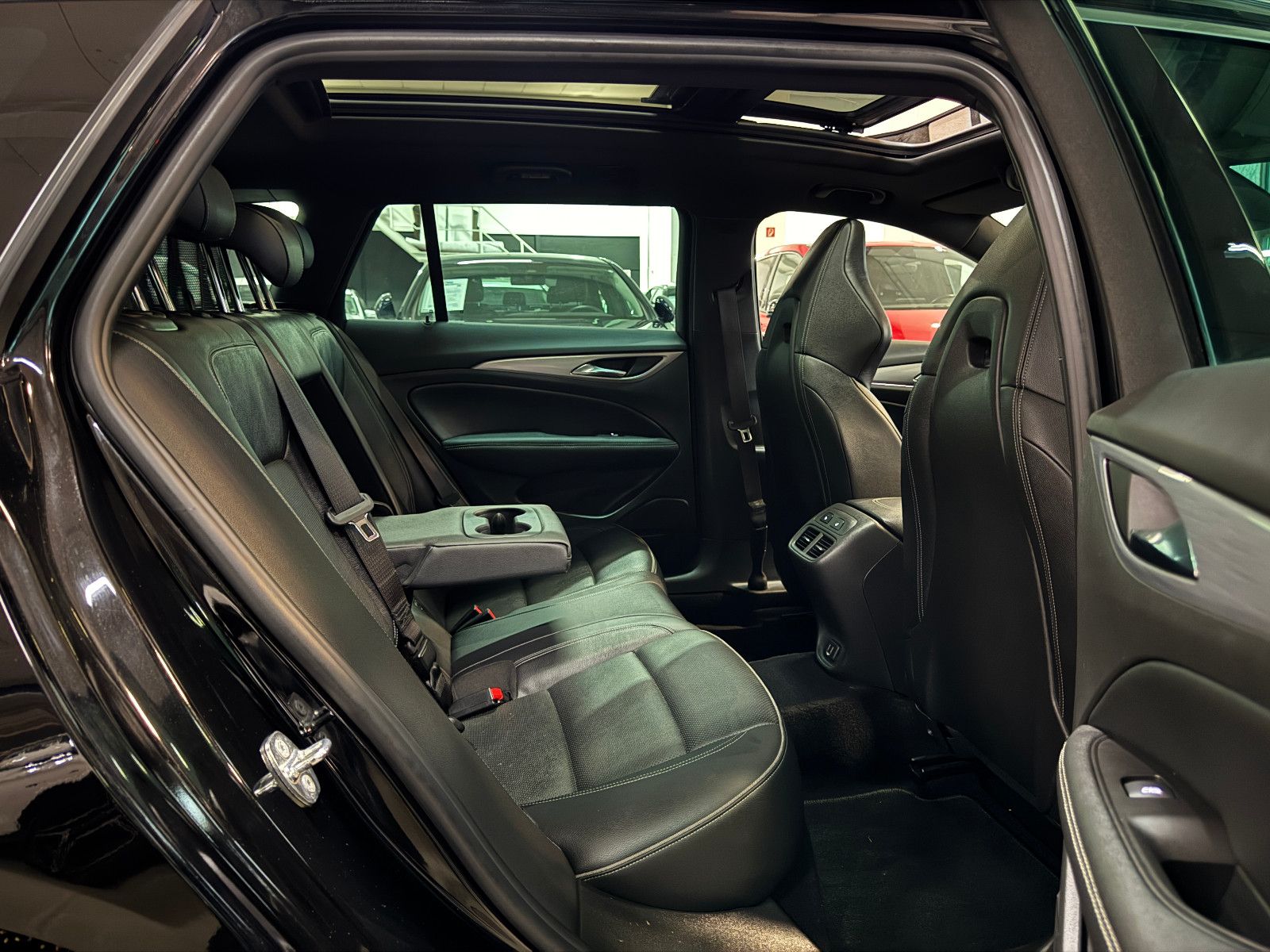 Fahrzeugabbildung Opel Insignia B Sports Tourer GSi 4X4 OPC PERFORMANCE