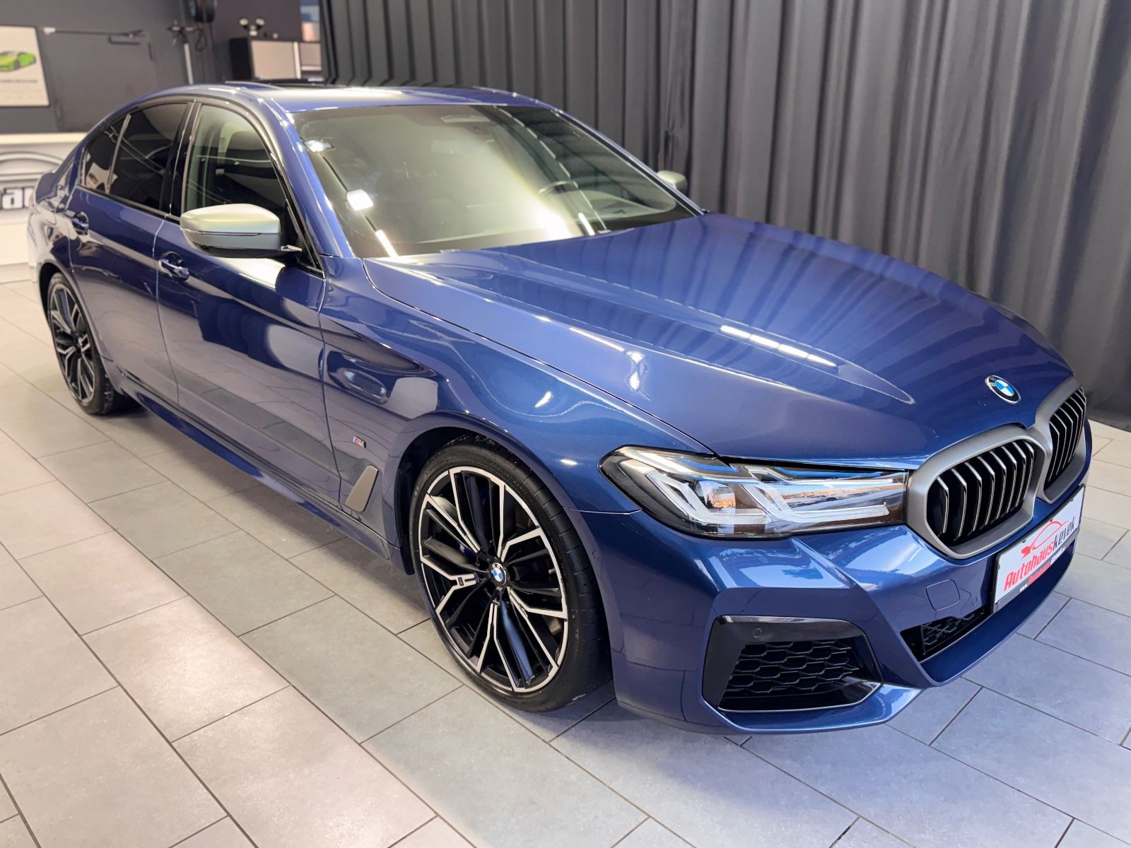 Fahrzeugabbildung BMW M550i Lim. xDrive|LASER|HEAD-UP|AHK|SCHIEBEDACH|