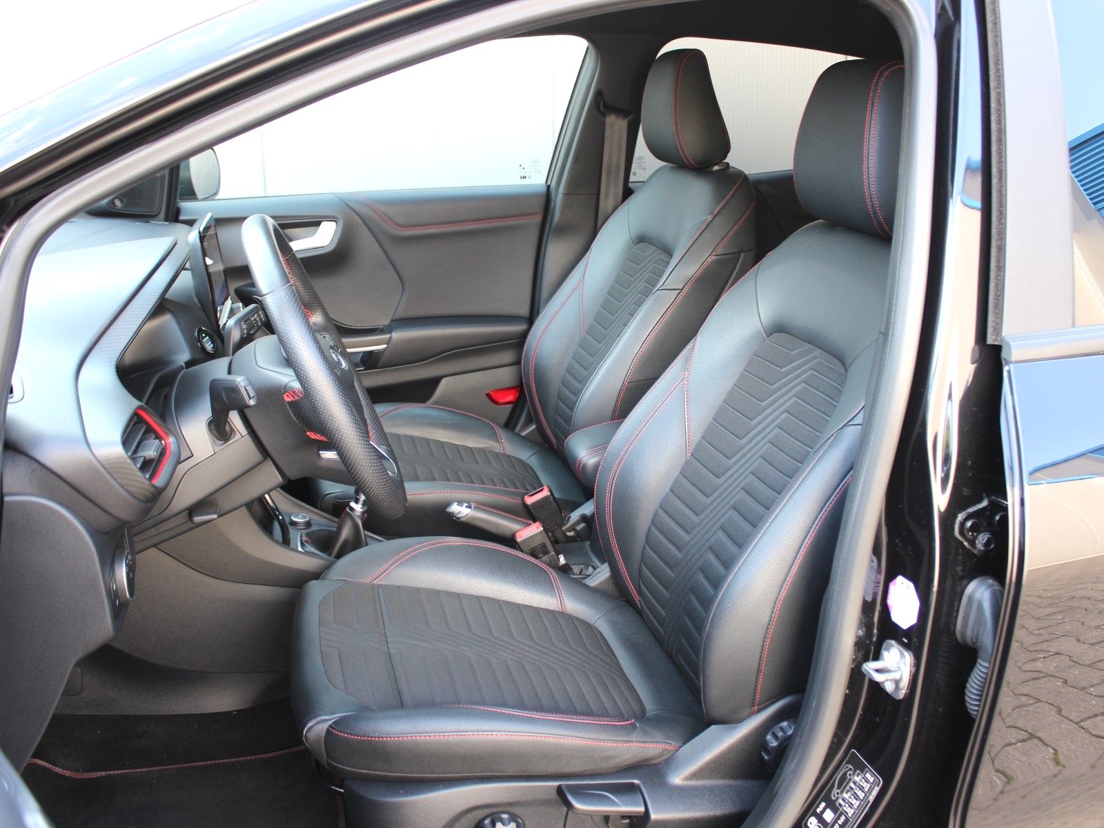 Fahrzeugabbildung Ford Puma ST-Line X 1,0 EcoBoost Mild Hybrid