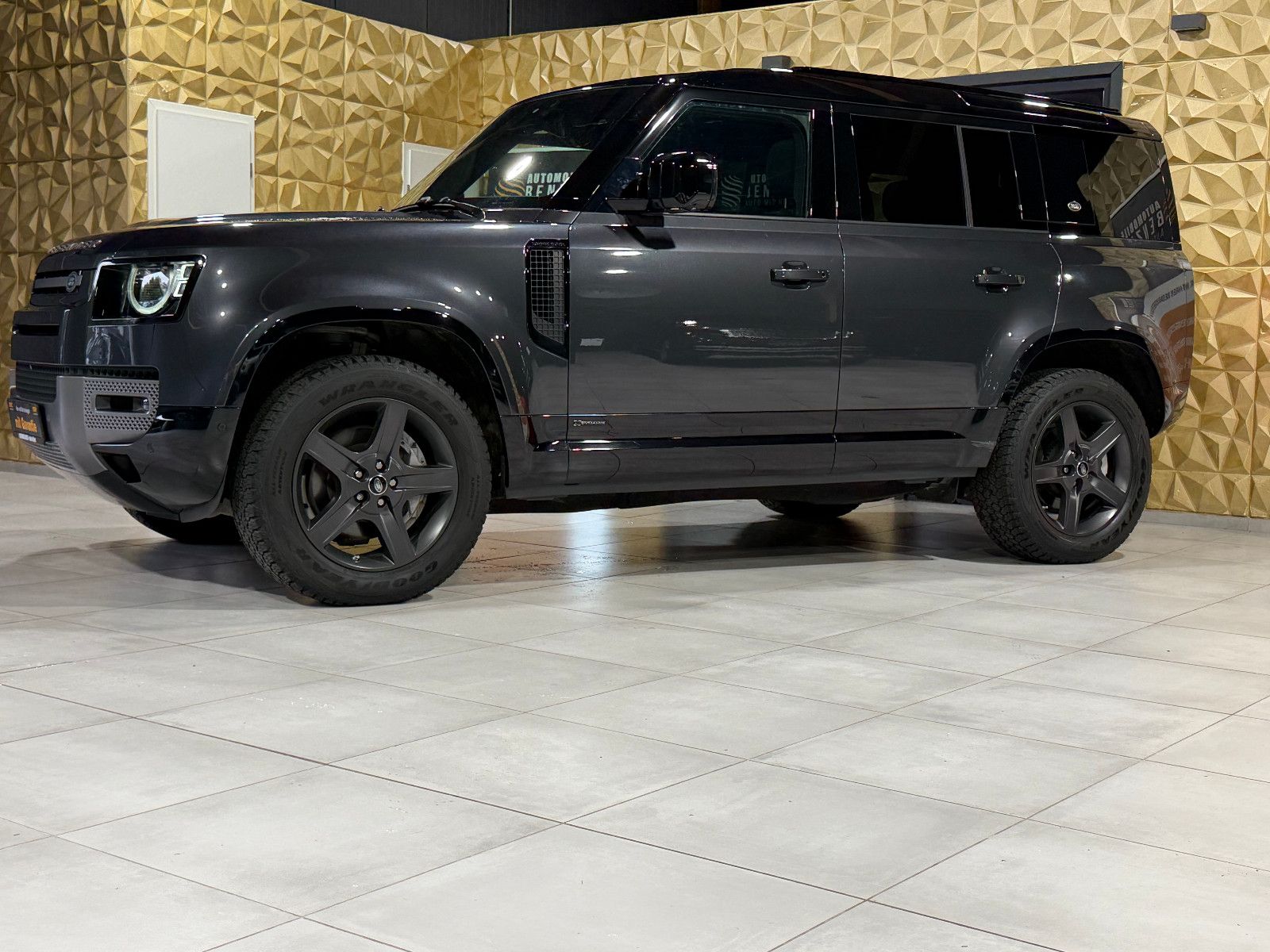 Fahrzeugabbildung Land Rover Defender 110 X-Dynamic SE/PANO/360''KAM/MEREDIAN