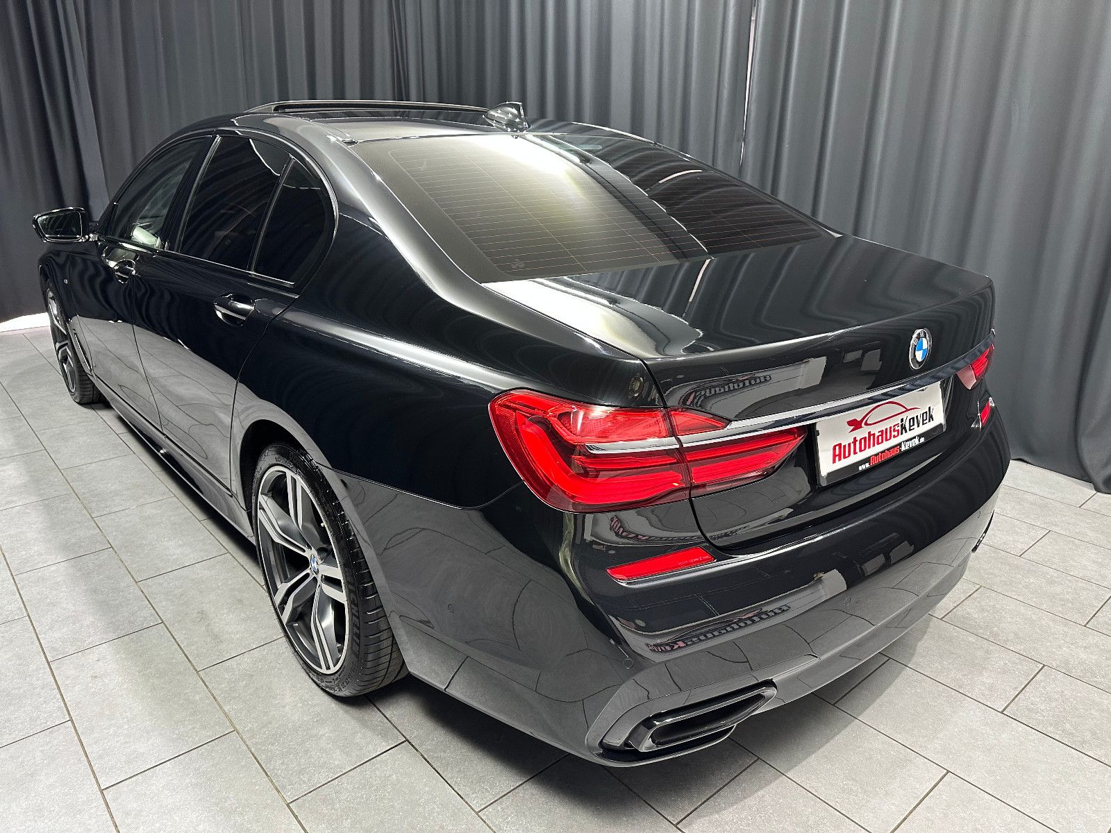 Fahrzeugabbildung BMW 750d*M-PAKET*REMOTE-PARK*MASSAGE*STANDHEIZ*VOLL