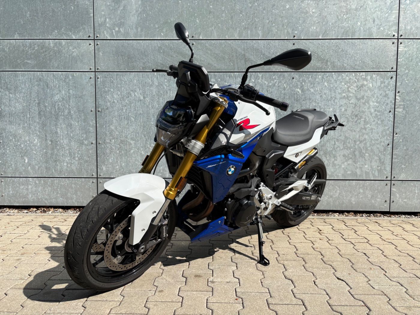 Fahrzeugabbildung BMW F 900 R A2 Style Sport 3 Pakete