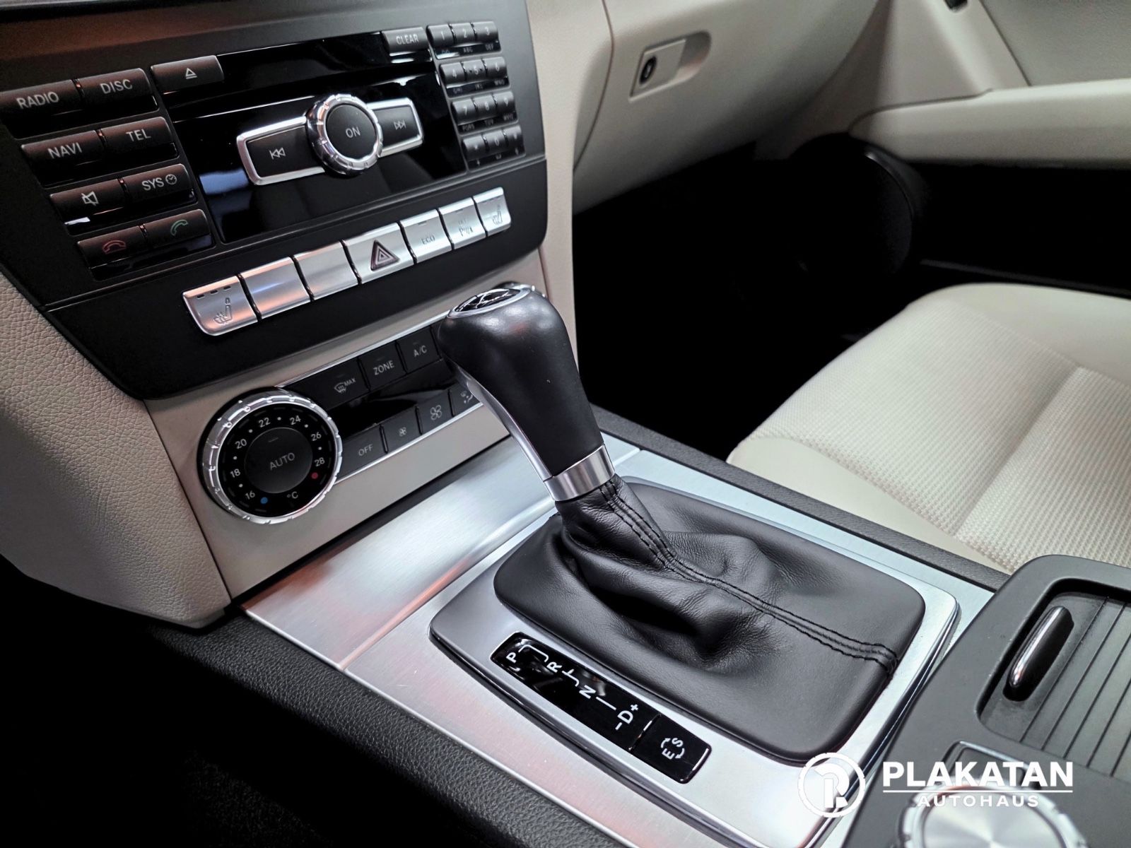 Fahrzeugabbildung Mercedes-Benz C 200 CGI Avantgarde Bi-Xenon AdaptLicht