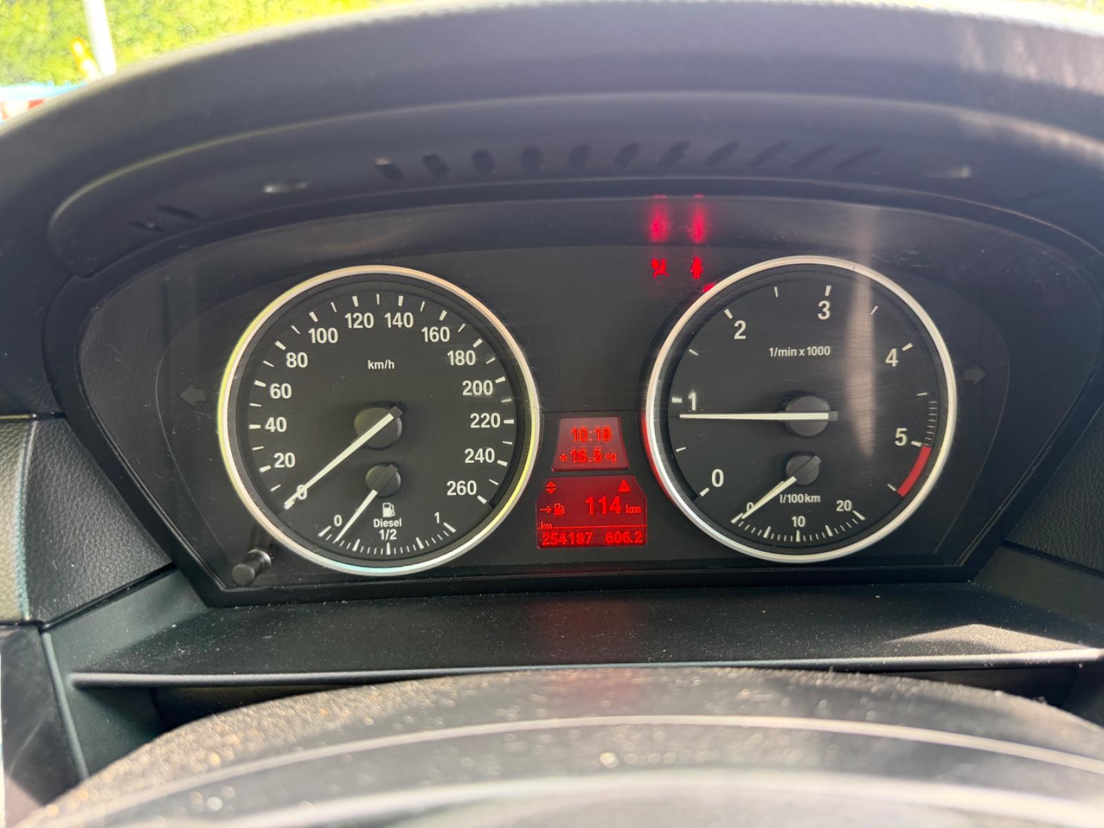 BMW 520 2010 — photo 12