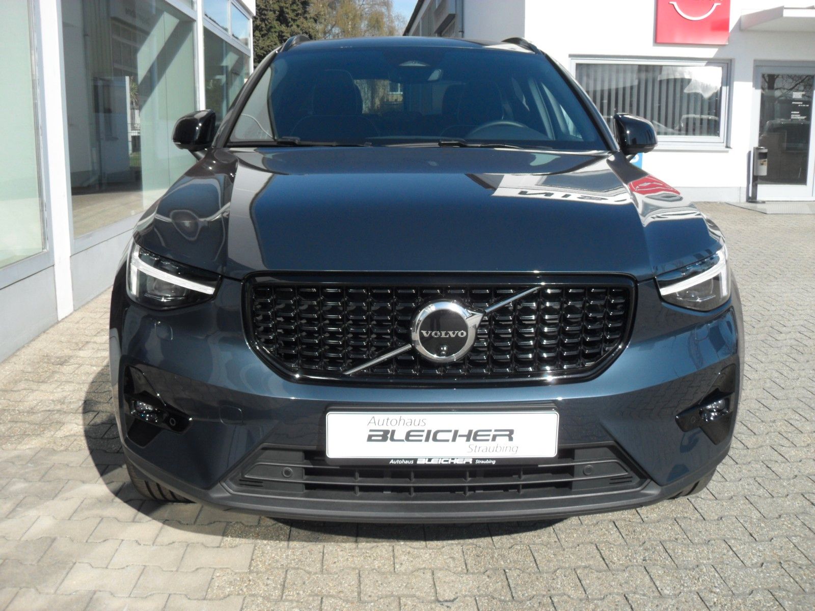 Fahrzeugabbildung Volvo XC 40 Ultra Dark 2WD
