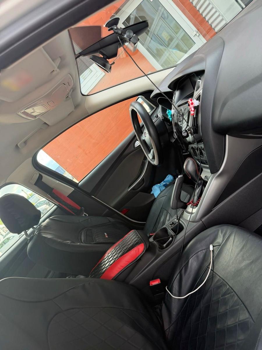 Ford Focus 2014 — photo 9