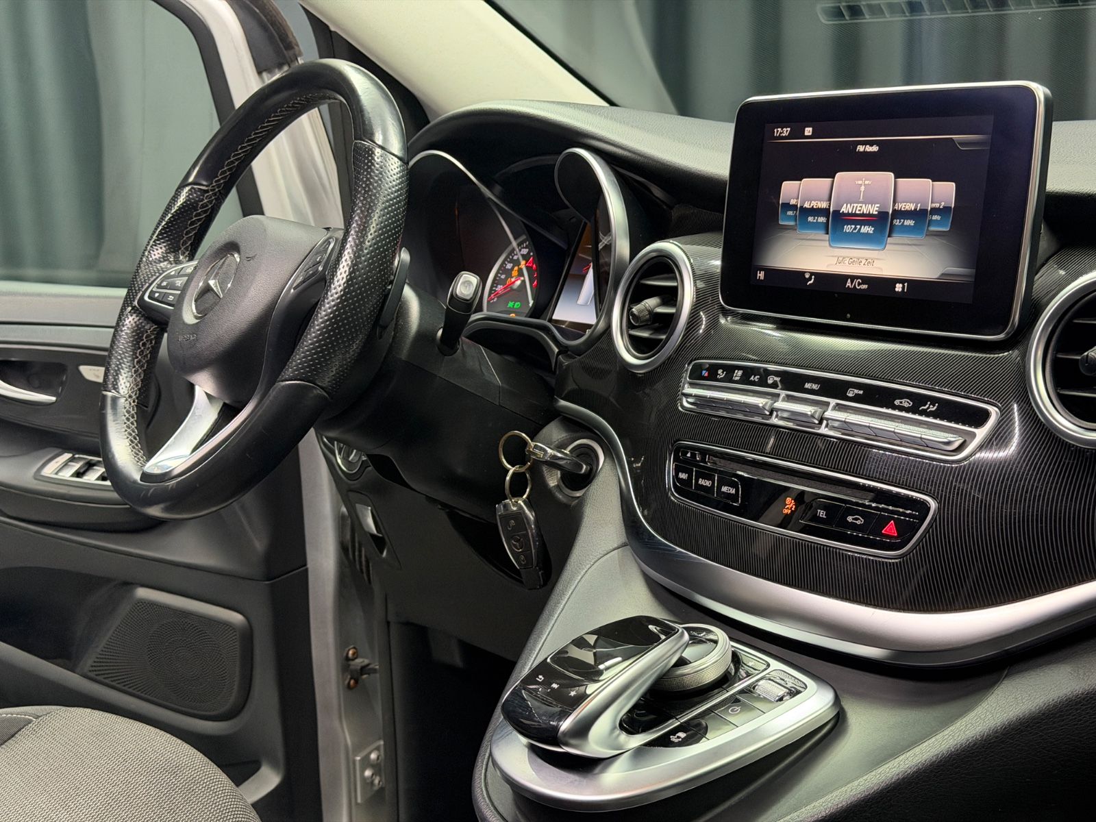 Fahrzeugabbildung Mercedes-Benz V 220 d EDITION 4MATIC lang |ACC|RF-KAMERA|NAVI|