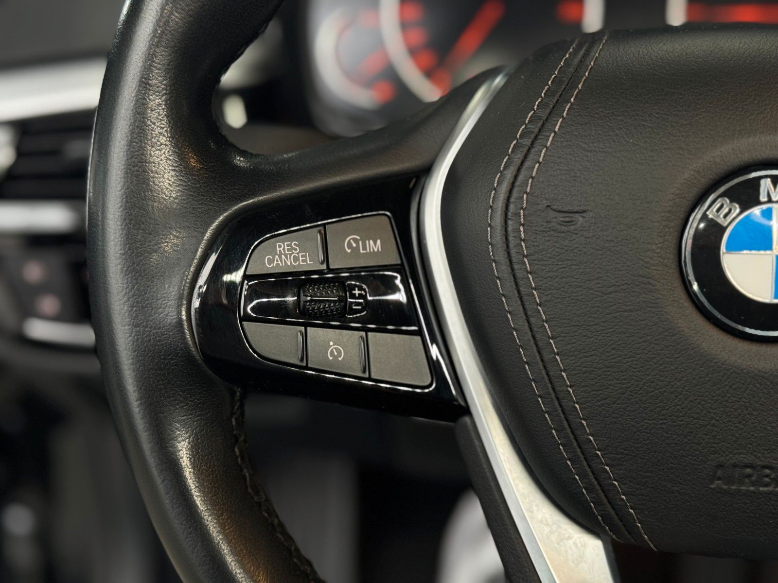 Fahrzeugabbildung BMW 520 d Touring "Business-P. Navi Connected Plus"