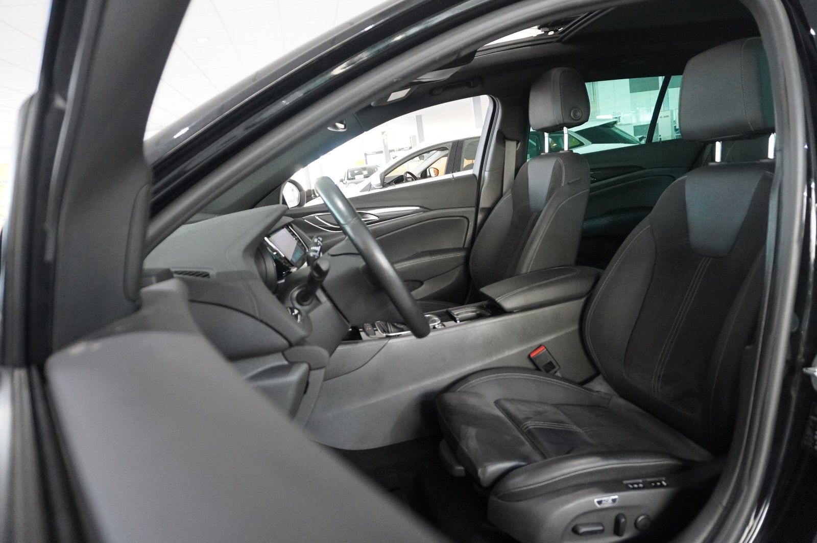 Fahrzeugabbildung Opel Insignia B ST 2.0D ULTIMATE NAVI/OPC/KAMERA/AHK