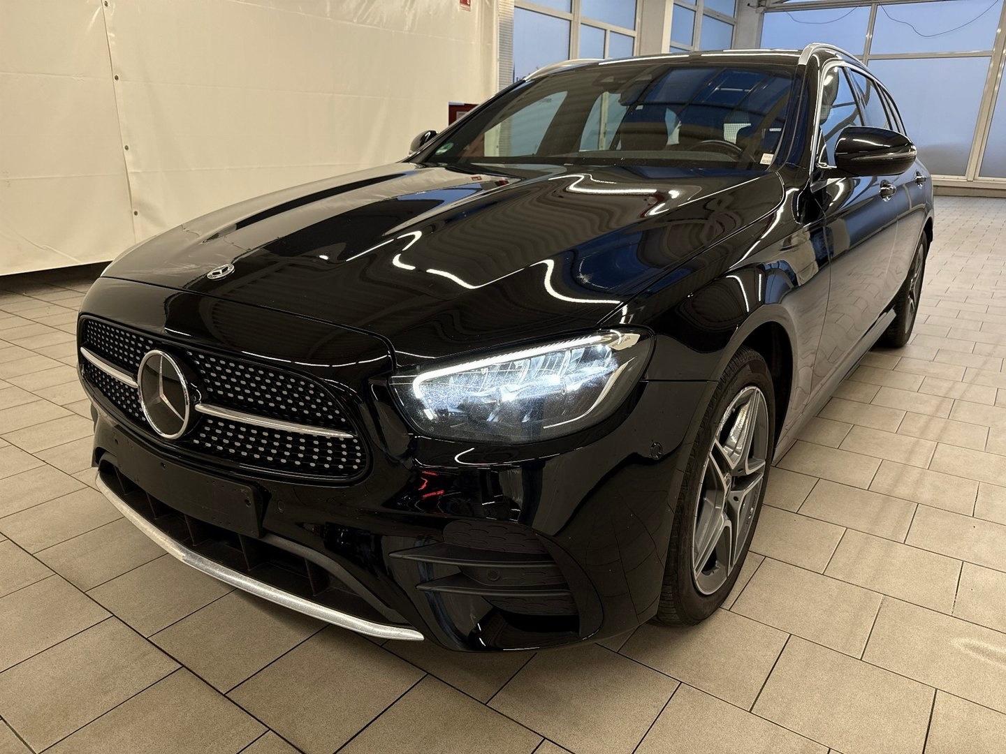 Mercedes-Benz E300de AMG LINE 4Matic-DISTRONIC-TOTWNKL-SPUR-