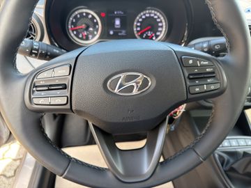 Hyundai i10 1.2 INTRO -NAVI-PDC-KAMERA-SITZHZG.+WR