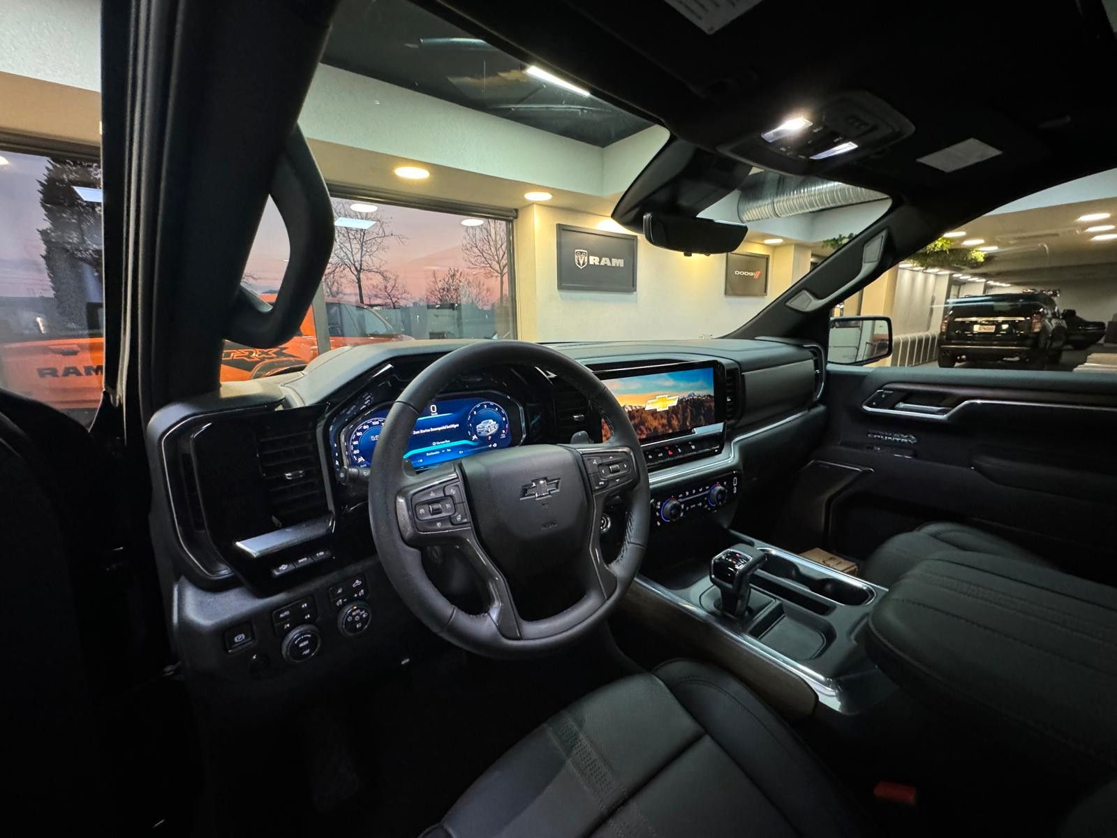 Fahrzeugabbildung Chevrolet 26 SILVERADO MIDNIGHT HIGH COUNTRY 6.2L V8-4x4