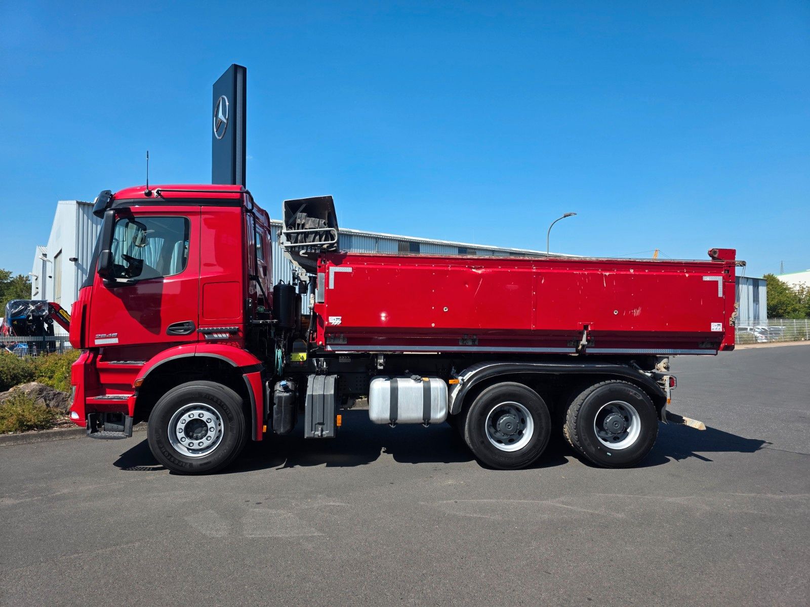 Fahrzeugabbildung Mercedes-Benz Arocs 2648 K 6x4 Thermo-Kipper + Bordmatik