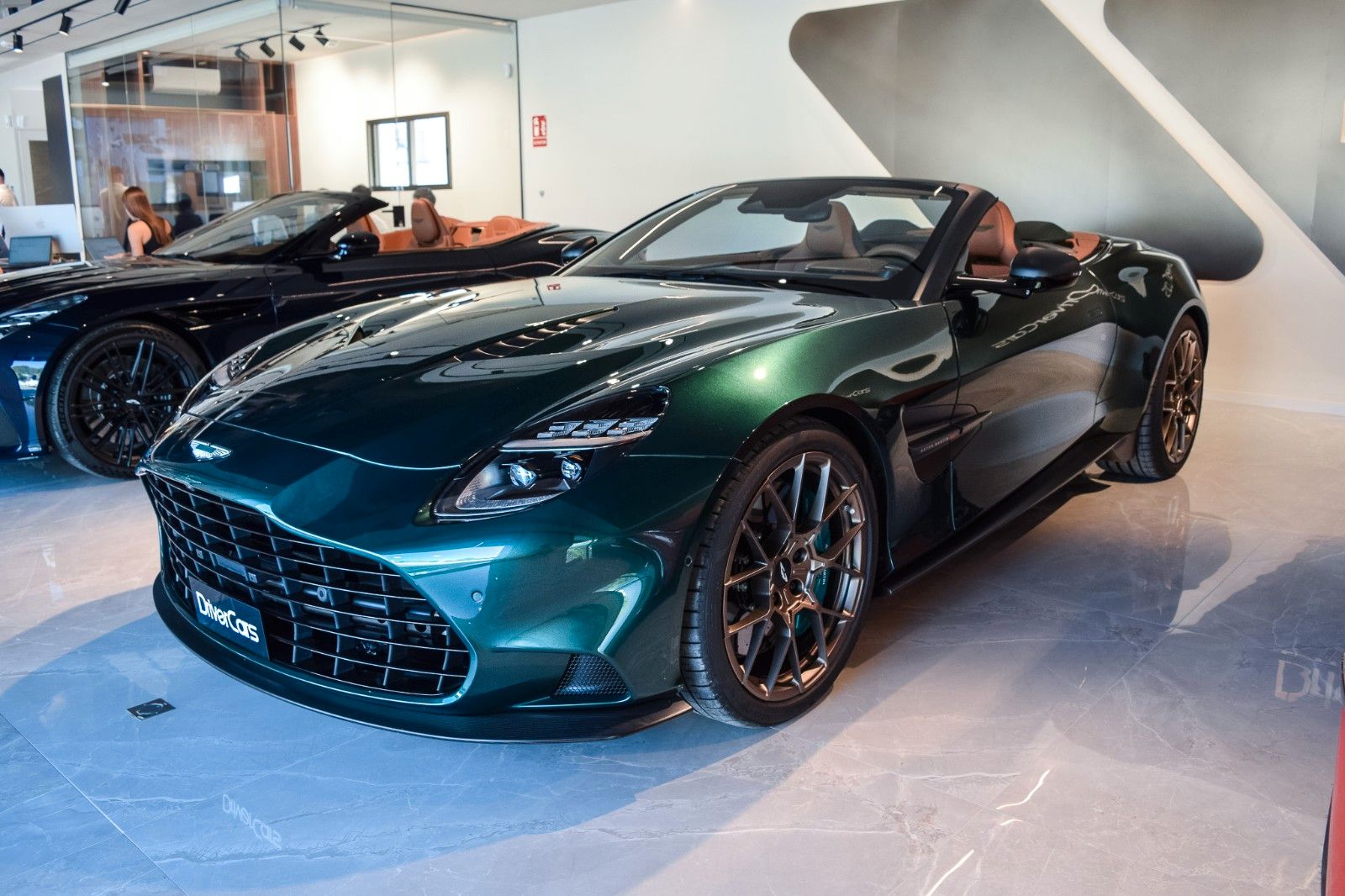 Aston Martin VANQUISH VOLANTE - FULL CARBON - B&O imagem 2