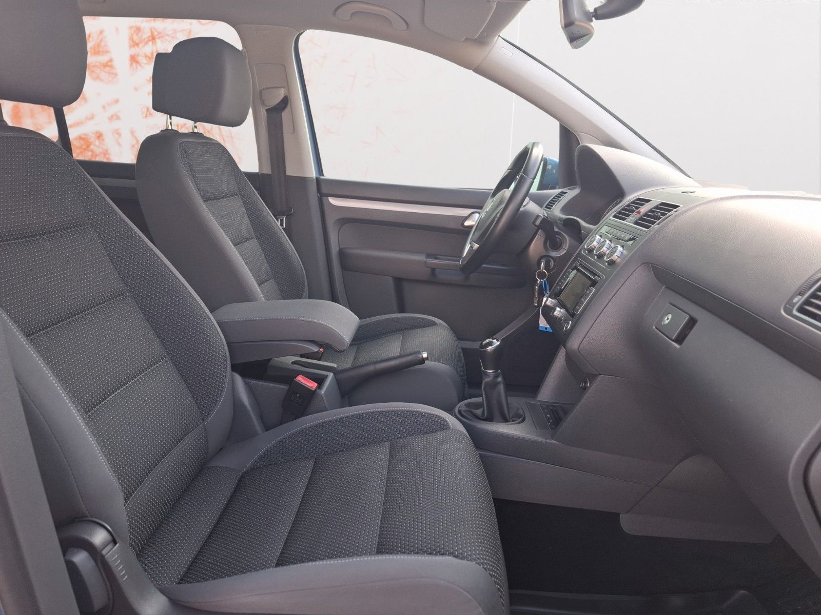 Fahrzeugabbildung Volkswagen Touran Comfortline BMT ! 7-Sitzer ! Navi ! AHK !