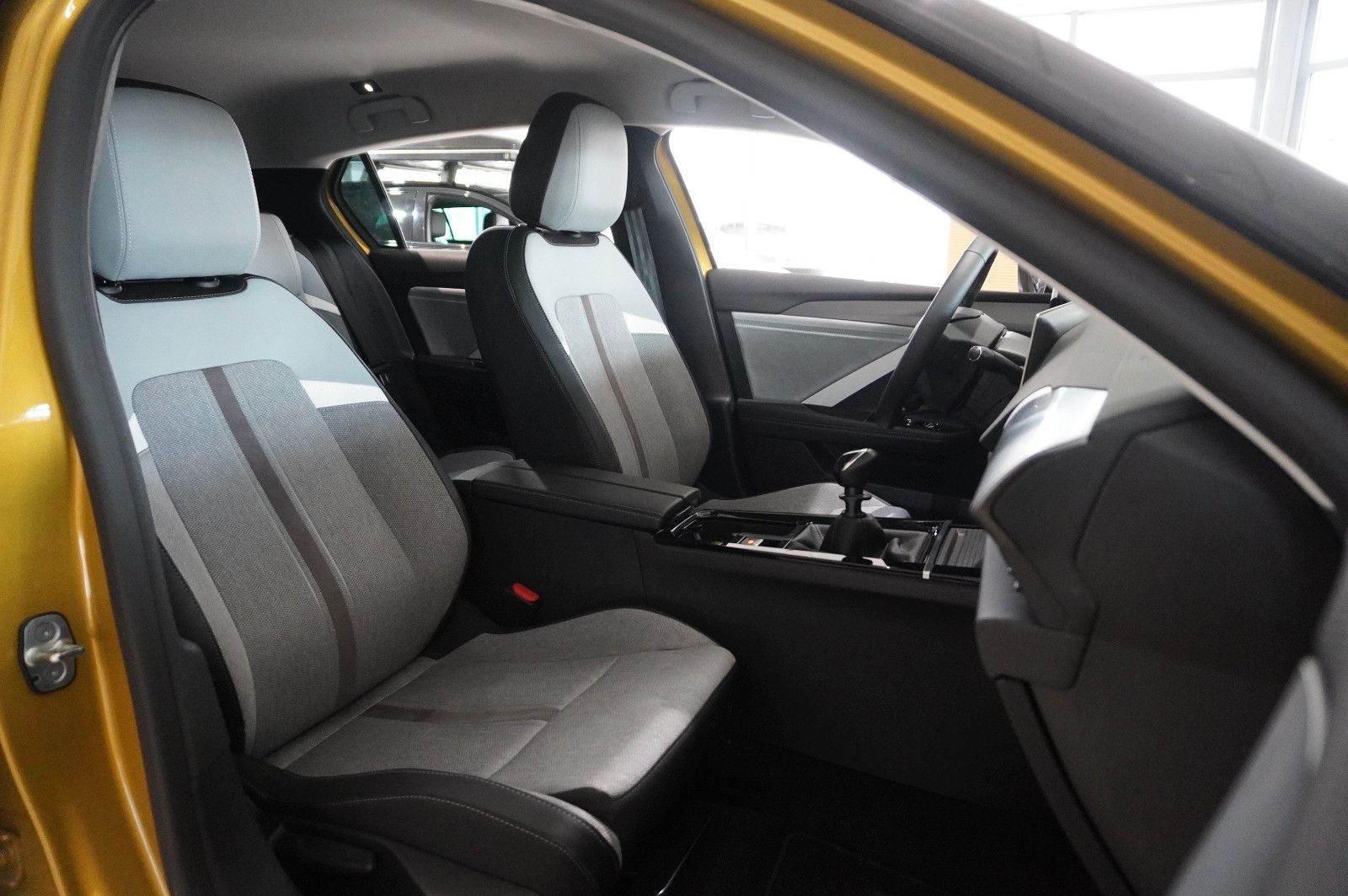 Fahrzeugabbildung Opel Astra L Lim. 1.2T ELEGANCE NAVI/LED/KAMERA/SPORT