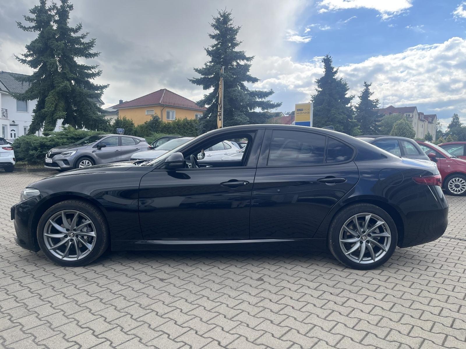 Alfa Romeo Giulia Sprint 2.0 Turbo 16V 200PS AT8