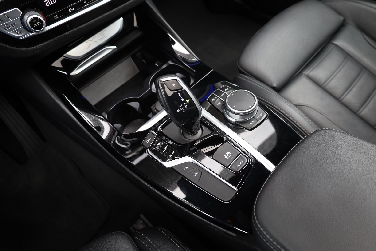 BMW X3 xDrive30i KAMERA PANO SHZ APPLE LASER LHZ R20 foto 15